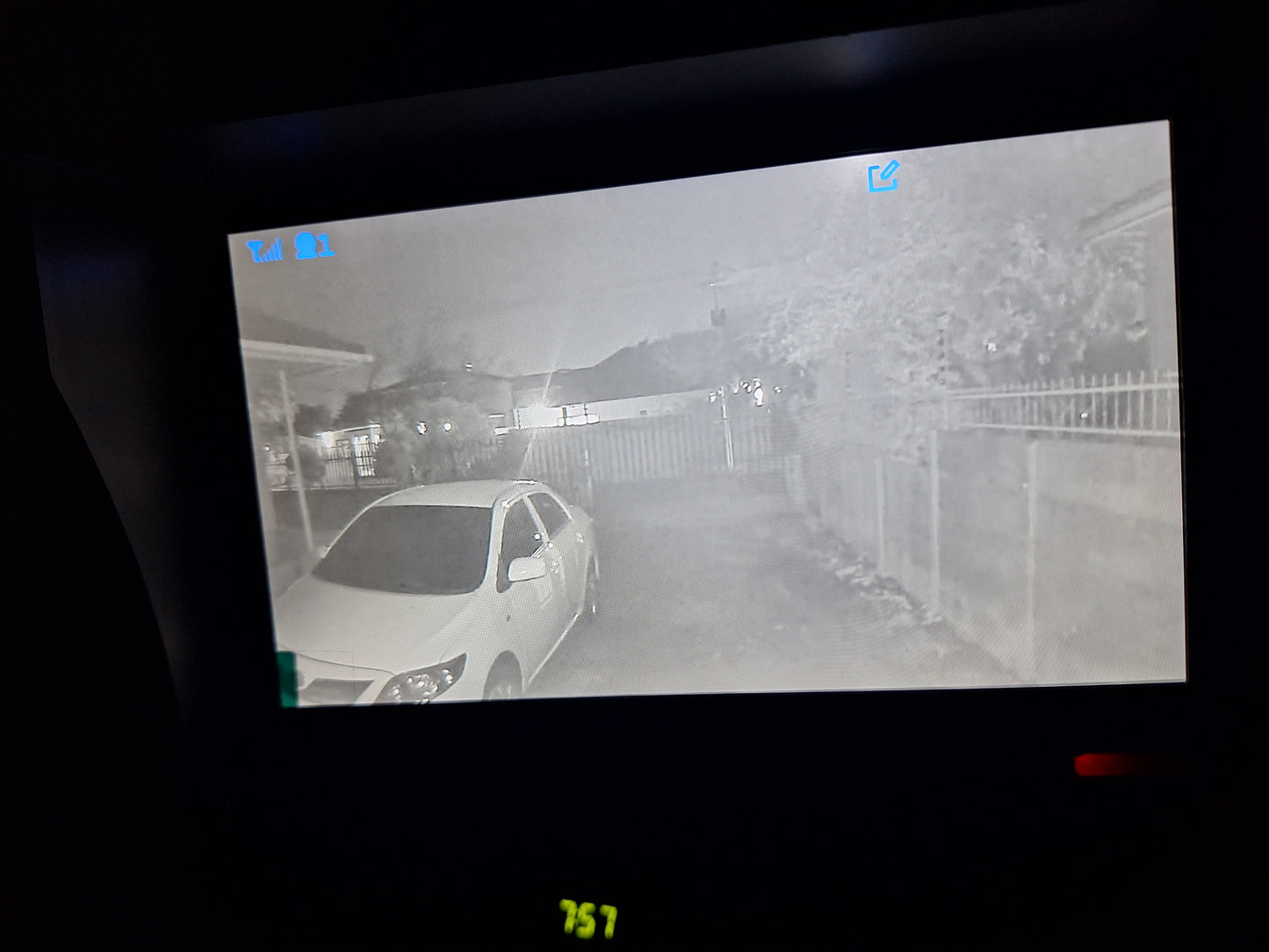 Universal Wireless Camera Kit with 1 Camera