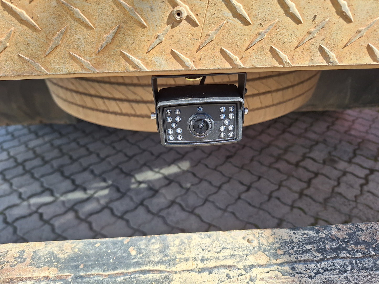 Universal Wireless Camera Kit with 1 Camera