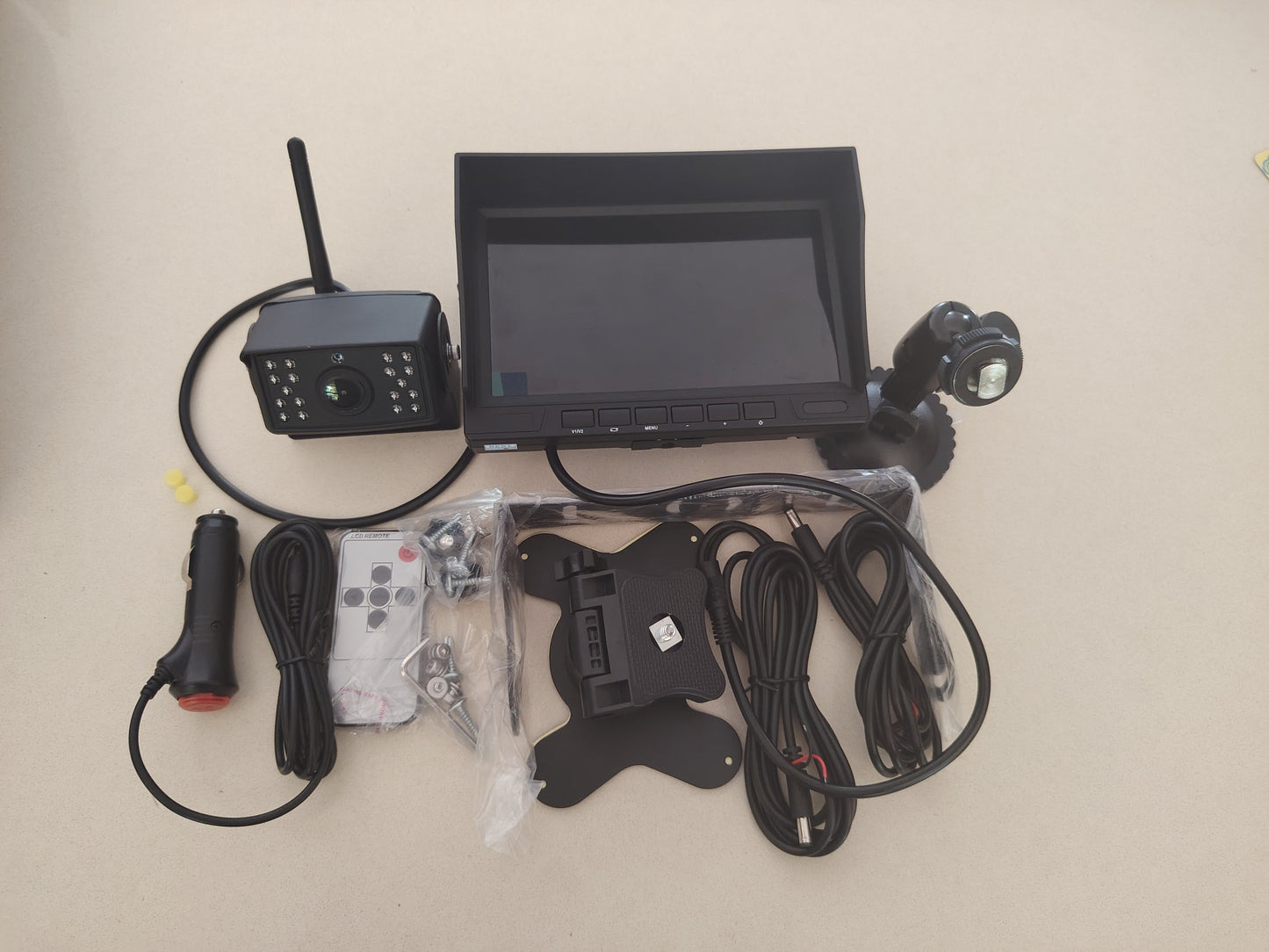 Universal Wireless Camera Kit with 1 Camera