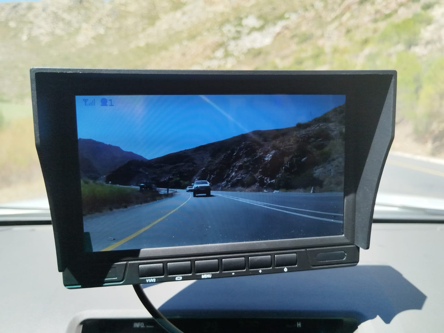 Universal Wireless Camera Kit with 1 Camera